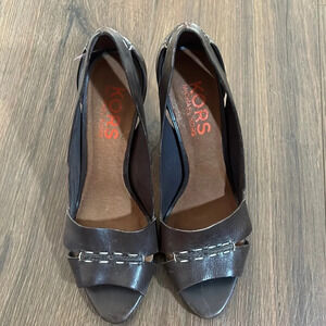 Classic Michael Kors Brown Leather Heels
Size 8